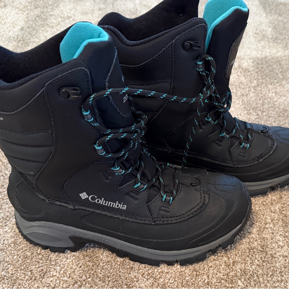 Columbia Teal and Black Footwear